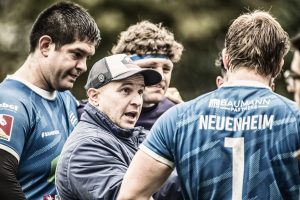 Foto von Trainer Alexis Michel bei der Halbzeitansprache